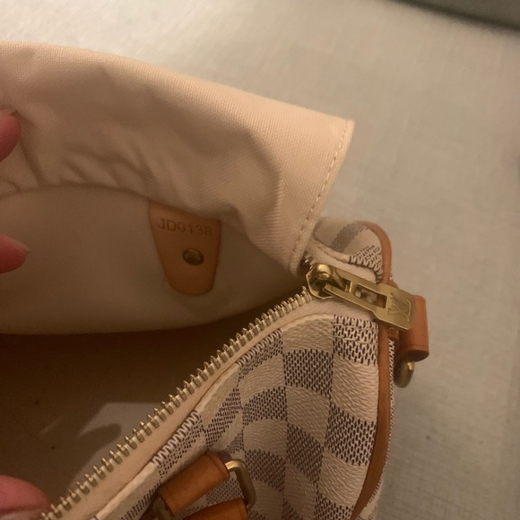 White leather bag. High quality not Louis Vuitton. - Picture 7 of 12